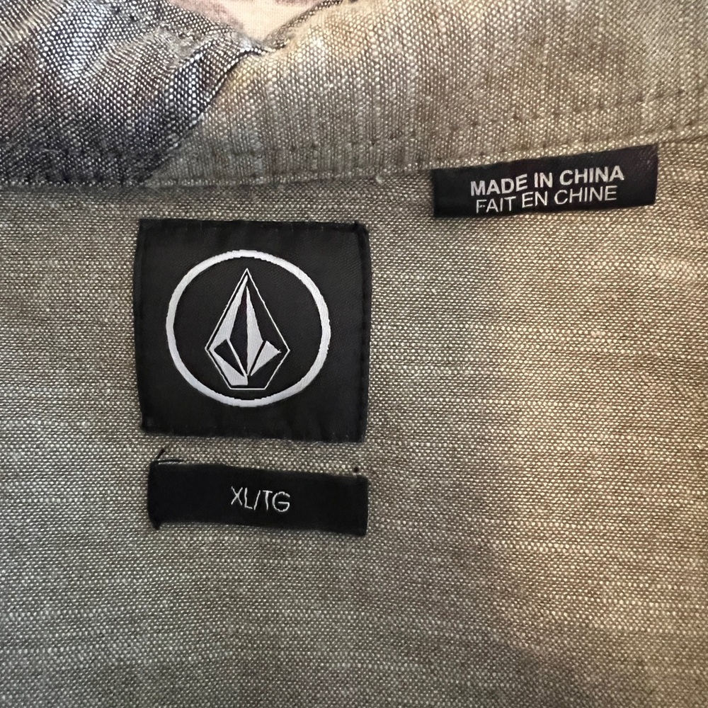 Volcom long sleeve / button up / gray textured / … - image 5